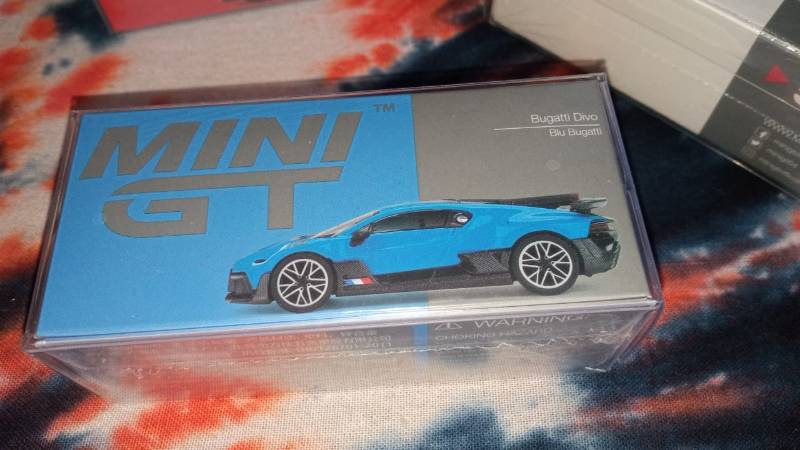 #601 Bugatti Divo Blu Bugatti