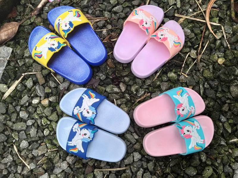 Sandal Anak Karet Bermotif
