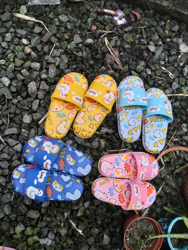 Sandal Anak Karet Bermotif