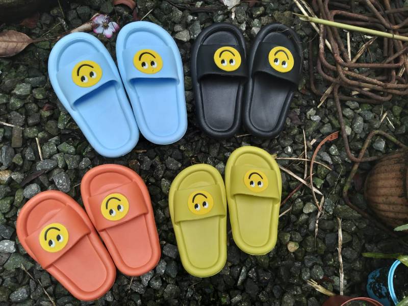 Sandal Anak Karet Bermotif