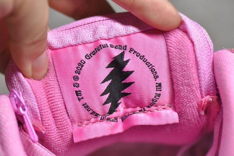 Nike SB Dunk Low
Grateful Dead Bears Pink
