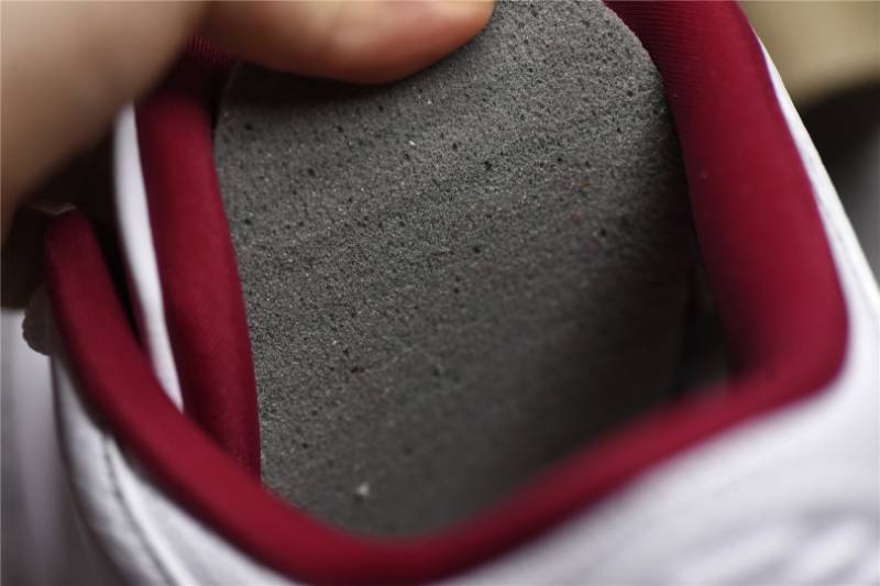 Jordan 3 Retro
Fire Red