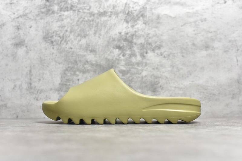 Adidas Yeezy Slide
Resin