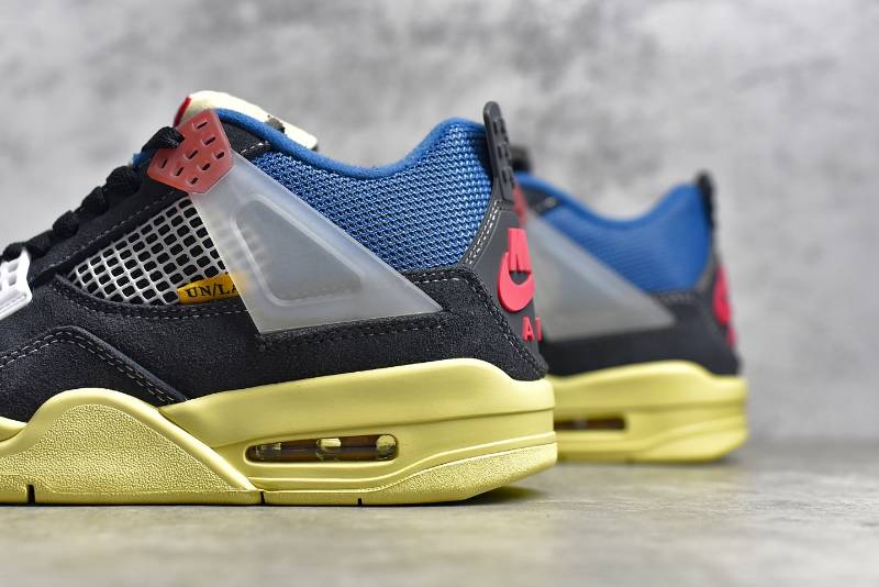 Jordan 4 Retro
Union Off Noir