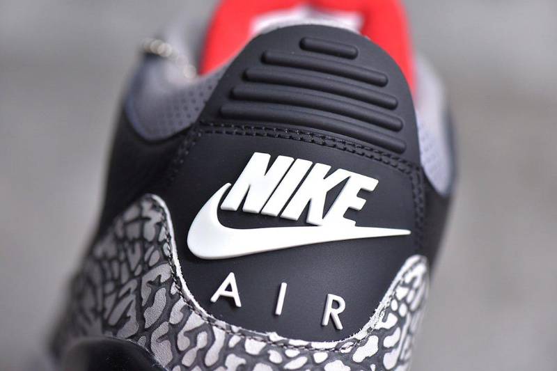 Jordan 3 Retro
Black Cement