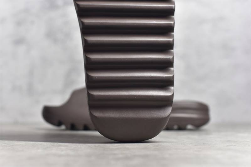 Adidas Yeezy Slide
Soot