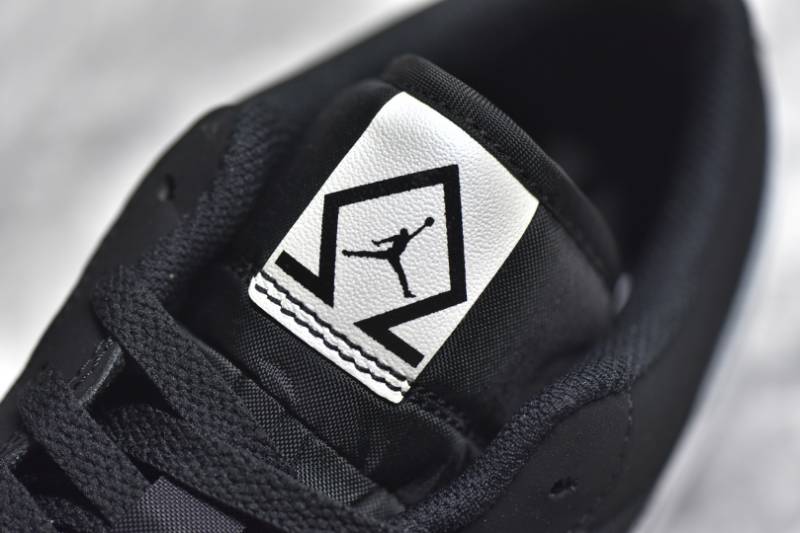 Jordan 1 Low
Diamond Shorts