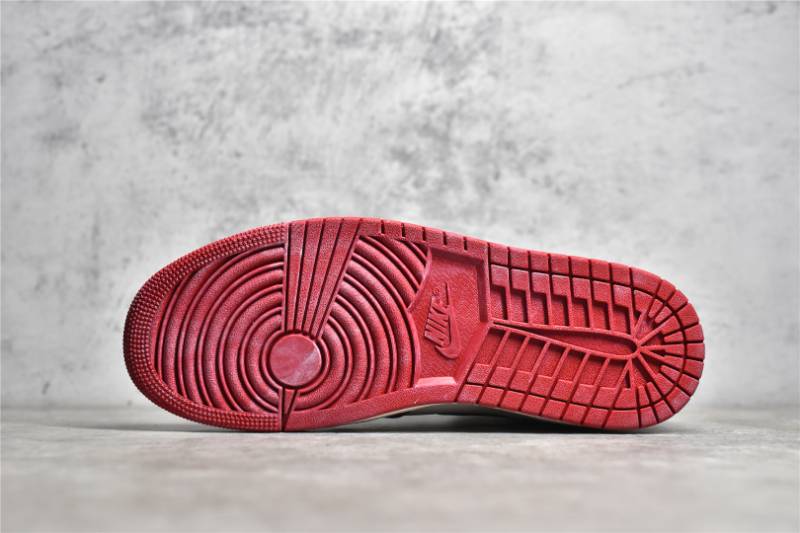 Jordan 1 Retro High OG
Chicago Lost and Found