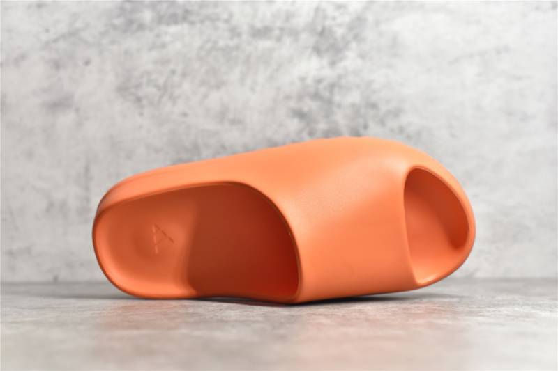 Adidas Yeezy Slide
Enflame Orange