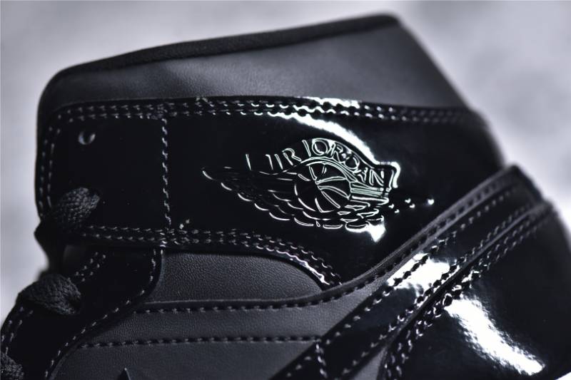 Jordan 1 Mid SE
Space Jam