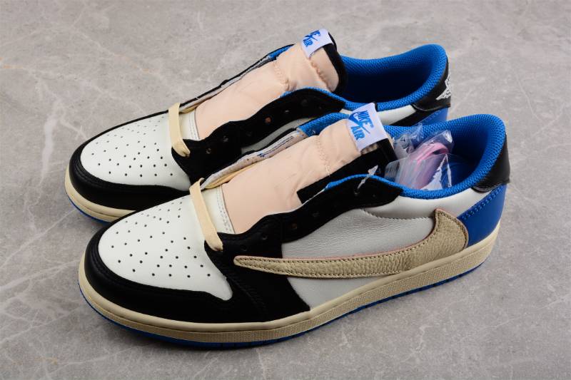 Jordan 1 Retro Low OG SP
Fragment x Travis Scott