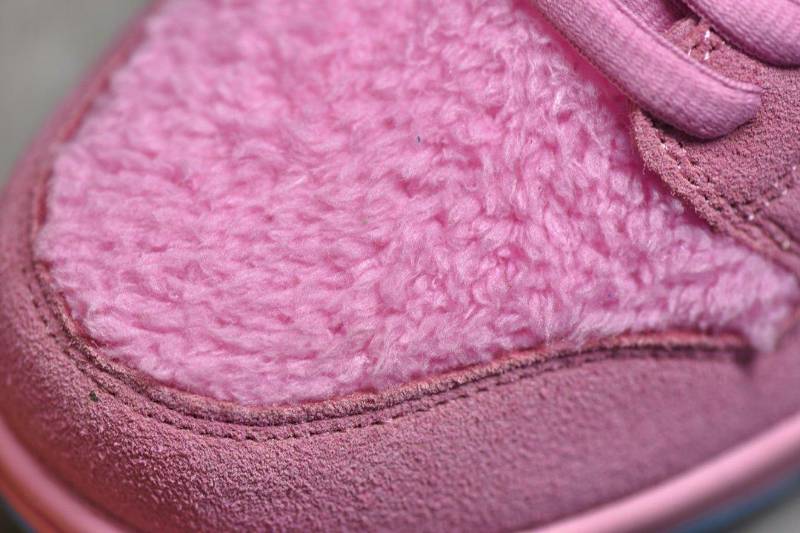 Nike SB Dunk Low
Grateful Dead Bears Pink