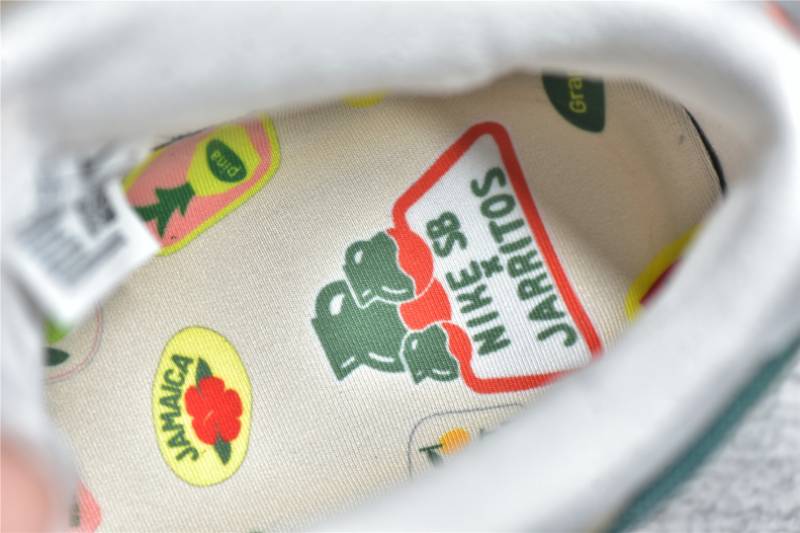 Nike SB Dunk Low
Jarritos