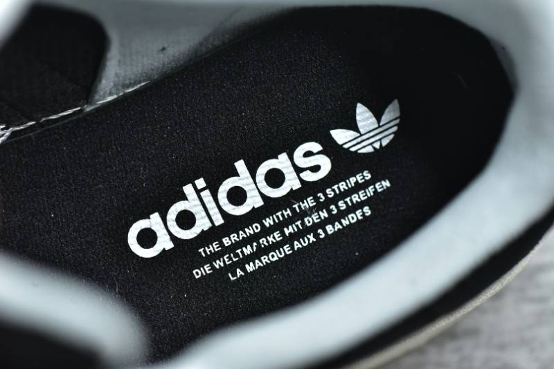 Adidas Campus 00s
Core Black