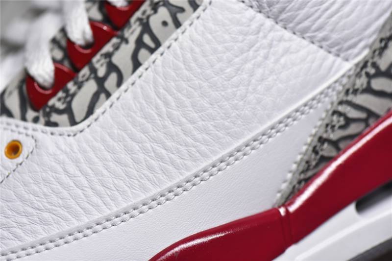 Jordan 3 Retro
Fire Red