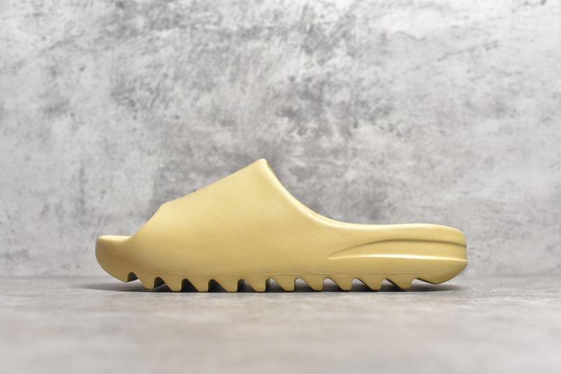 Adidas Yeezy Slide
Desert Sand