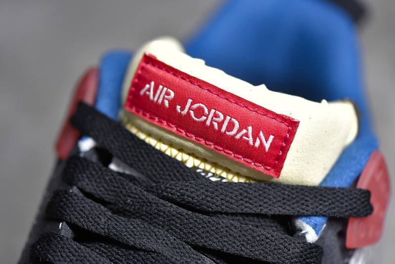 Jordan 4 Retro
Union Off Noir