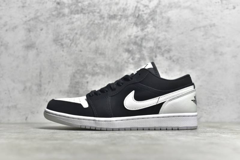 Jordan 1 Low
Diamond Shorts