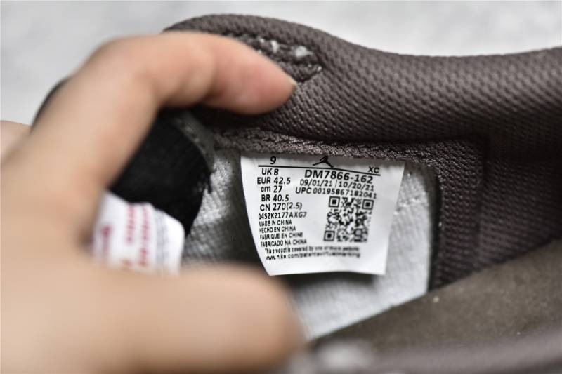 Jordan 1 Retro Low OG SP
Travis Scott Reverse Mocha
