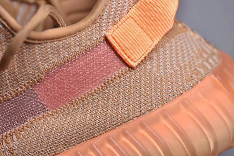 adidas Yeezy Boost 350 V2
Clay