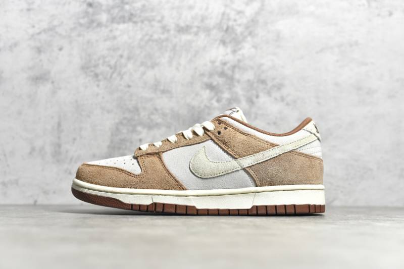 Nike Dunk Low
Medium Curry