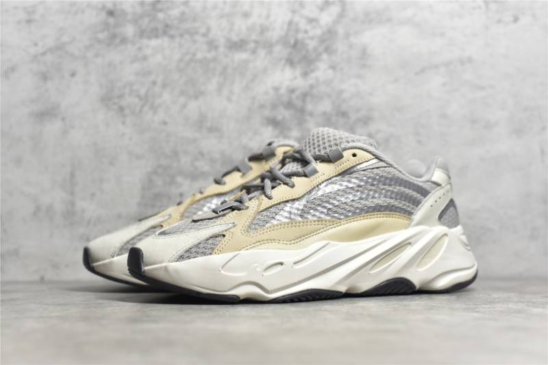 Adidas Yeezy Boost 700 V2
Cream