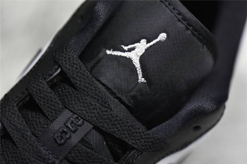 Jordan 1 Low
Shadow Toe
