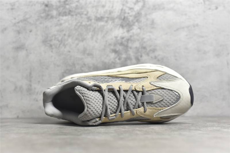 Adidas Yeezy Boost 700 V2
Cream