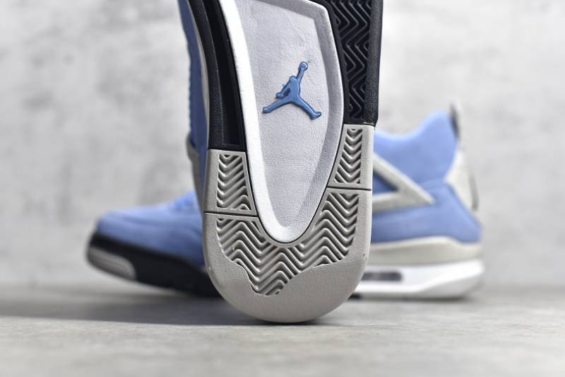 Jordan 4 Retro
University Blue
