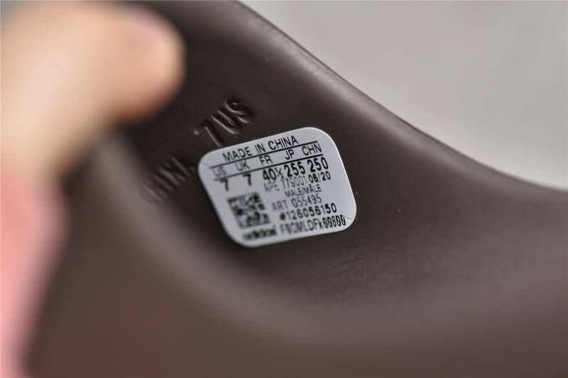 Adidas Yeezy Slide
Soot