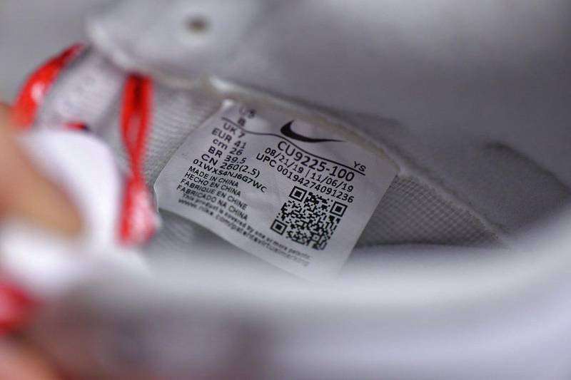 Nike Air Force 1 Low
Supreme White