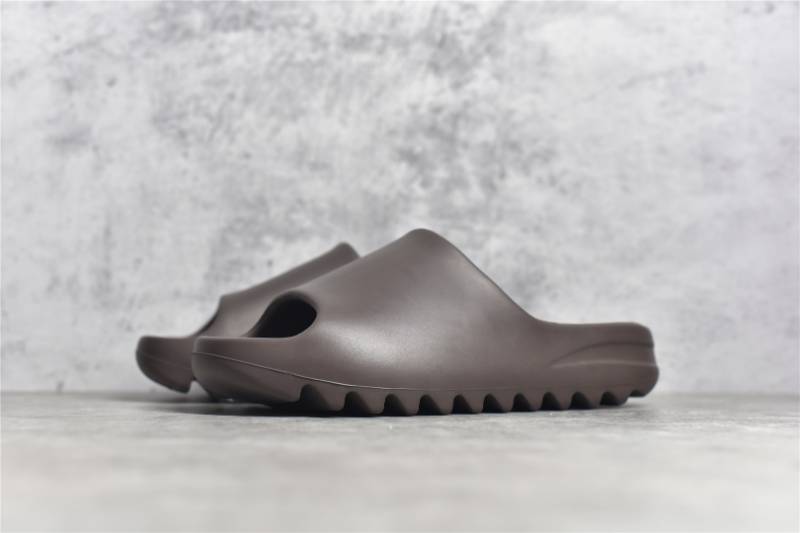 Adidas Yeezy Slide
Soot