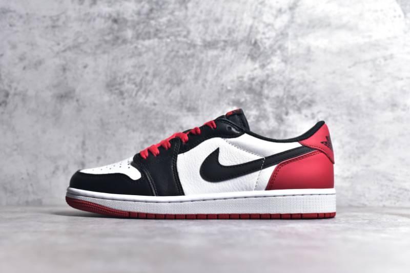 Jordan 1 Retro Low
Black Toe