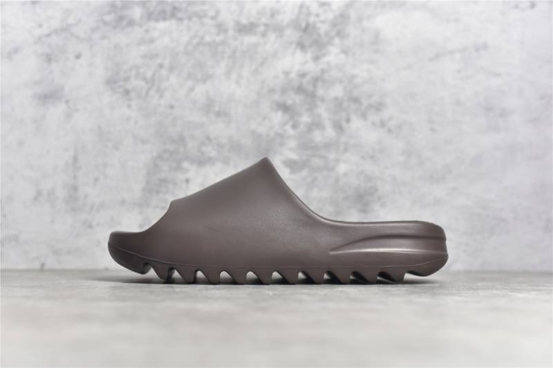 Adidas Yeezy Slide
Soot