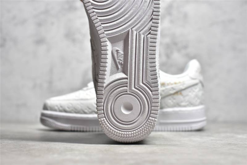 Louis Vuitton Nike Air Force 1 Low
By Virgil Abloh White