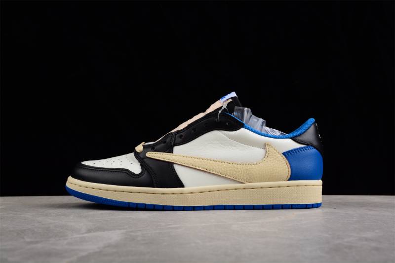 Jordan 1 Retro Low OG SP
Fragment x Travis Scott