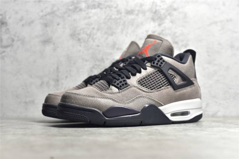 Jordan 4 Retro
Taupe Haze