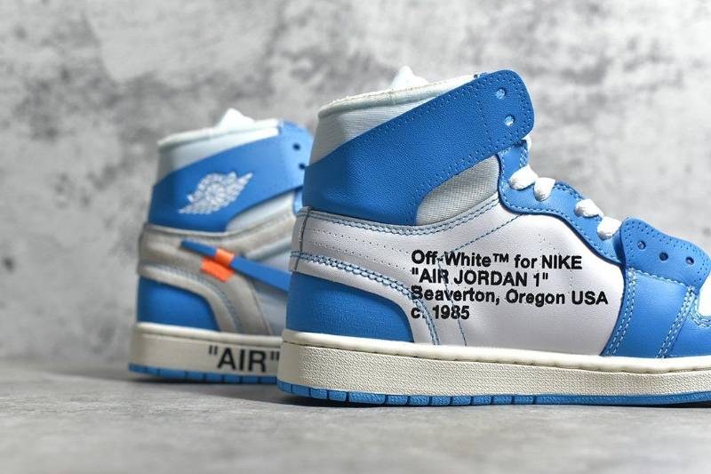 Jordan 1 Retro High
Off-White University Blue