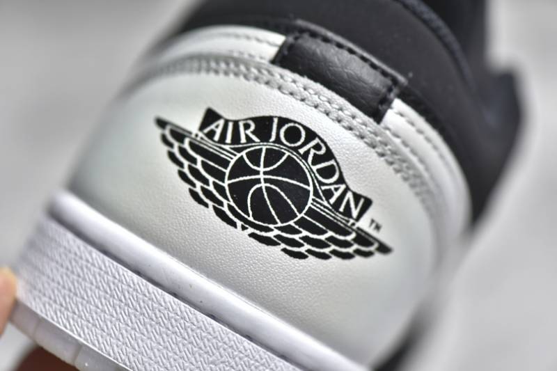 Jordan 1 Low
Diamond Shorts