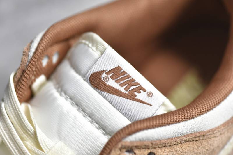 Nike Dunk Low
Medium Curry