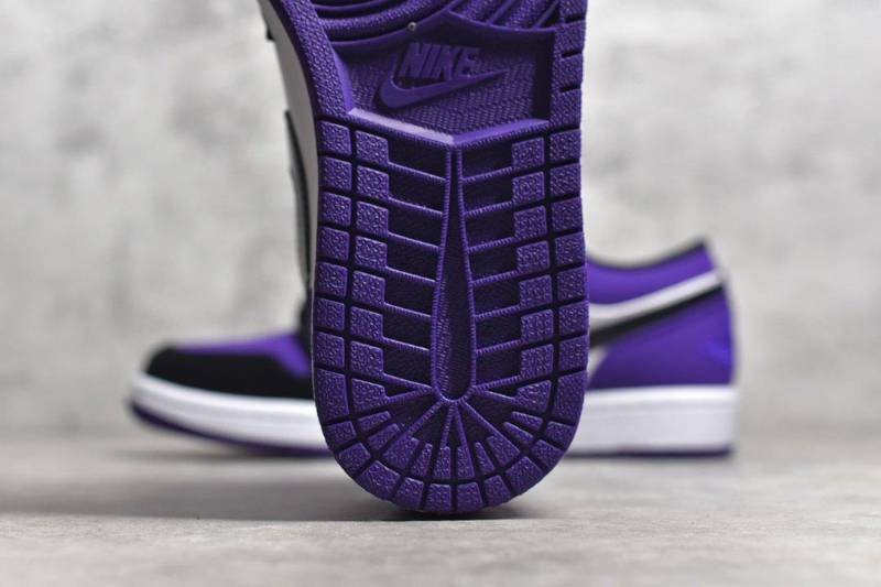Jordan 1 Low
Court Purple