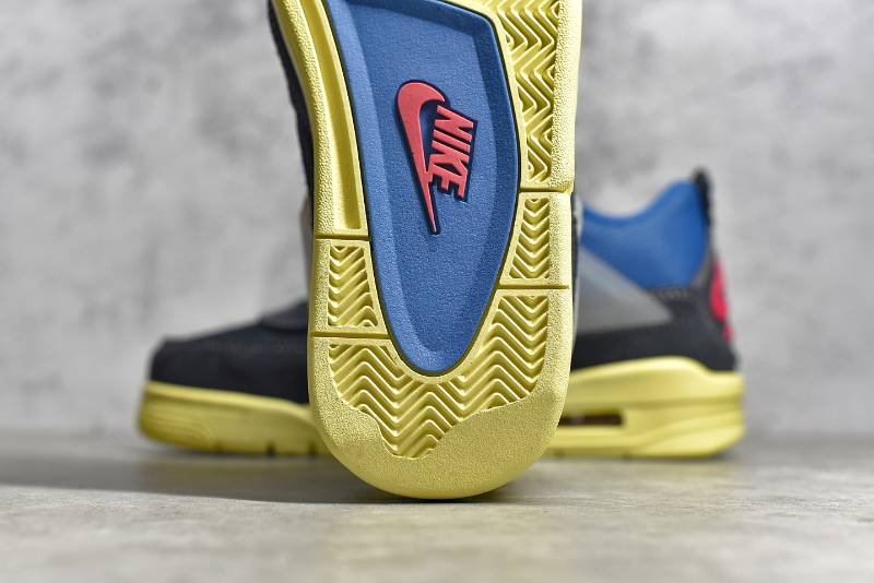 Jordan 4 Retro
Union Off Noir