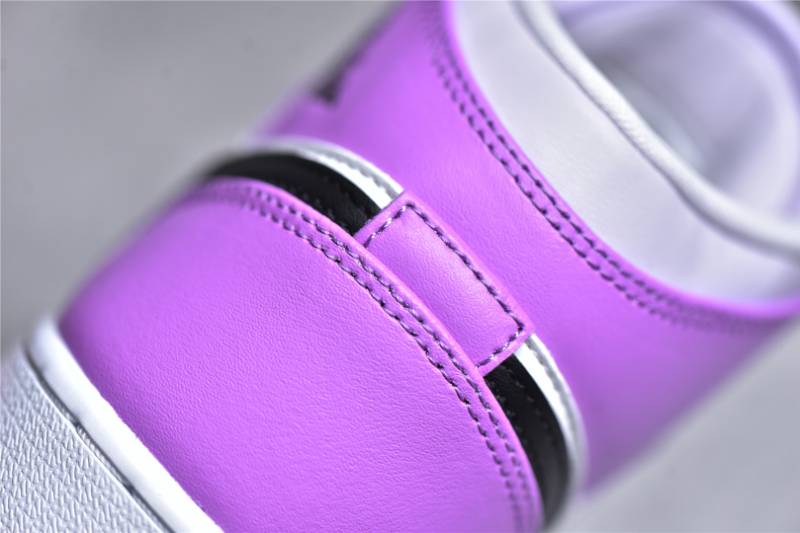 Jordan 1 Mid
Barely Grape