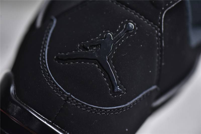 Jordan 4 Retro
Black Cat