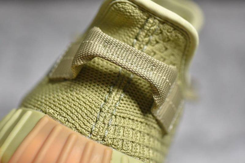 Adidas Yeezy Boost 350 V2
Sulfur