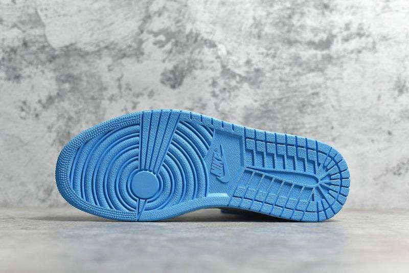 Jordan 1 Retro High
Off-White University Blue