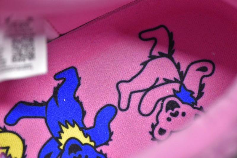 Nike SB Dunk Low
Grateful Dead Bears Pink