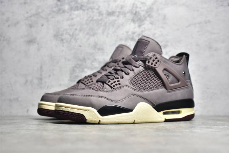 Jordan 4 Retro
A Ma Maniére Violet Ore