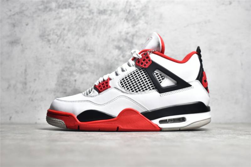 Jordan 4 Retro
Fire Red