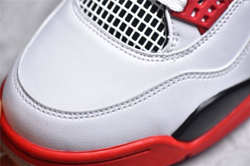 Jordan 4 Retro
Fire Red